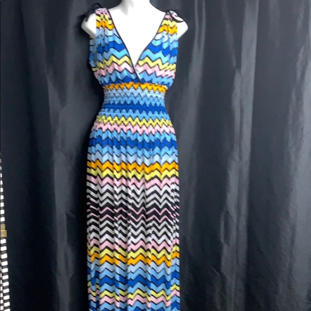 NWOT Beautiful color blend maxi dress! Size S